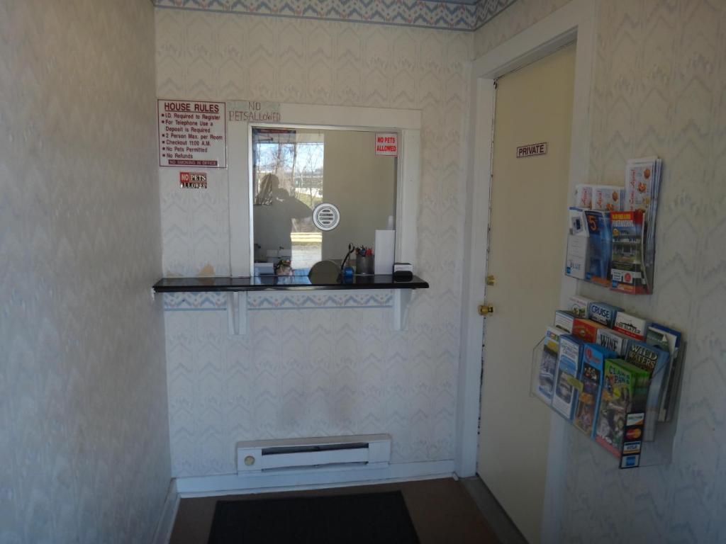 Budget Motor Inn- Mahopac Екстериор снимка